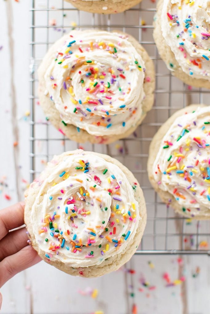 How to Make Easy Funfetti Frosting