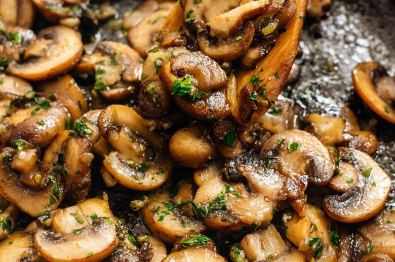Easy Garlic Sautéed Mushrooms